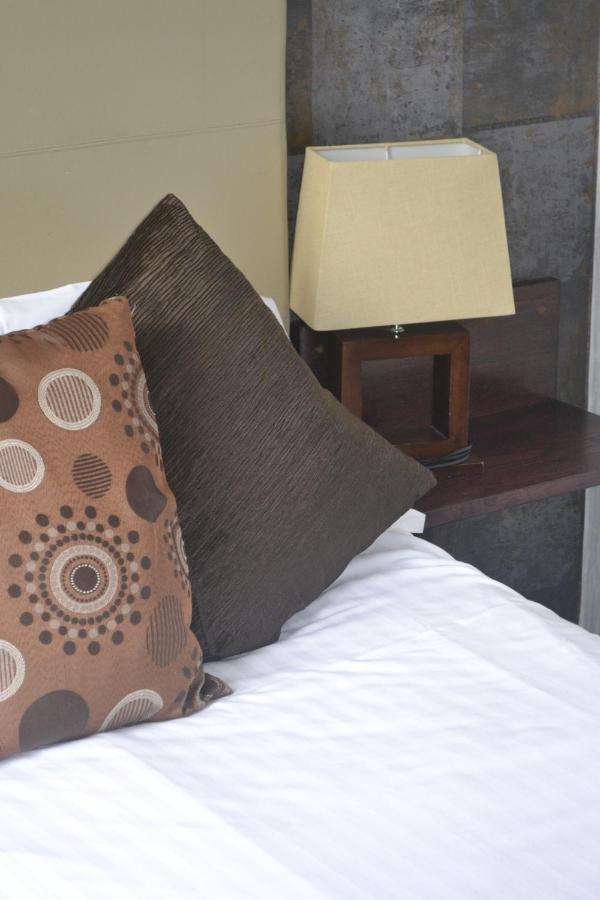 The White House Hotel Telford Ngoại thất bức ảnh